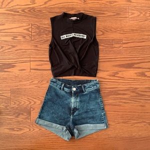 Black crop top ✨